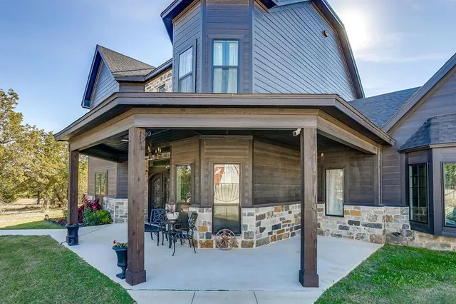a view of house with a outdoor space