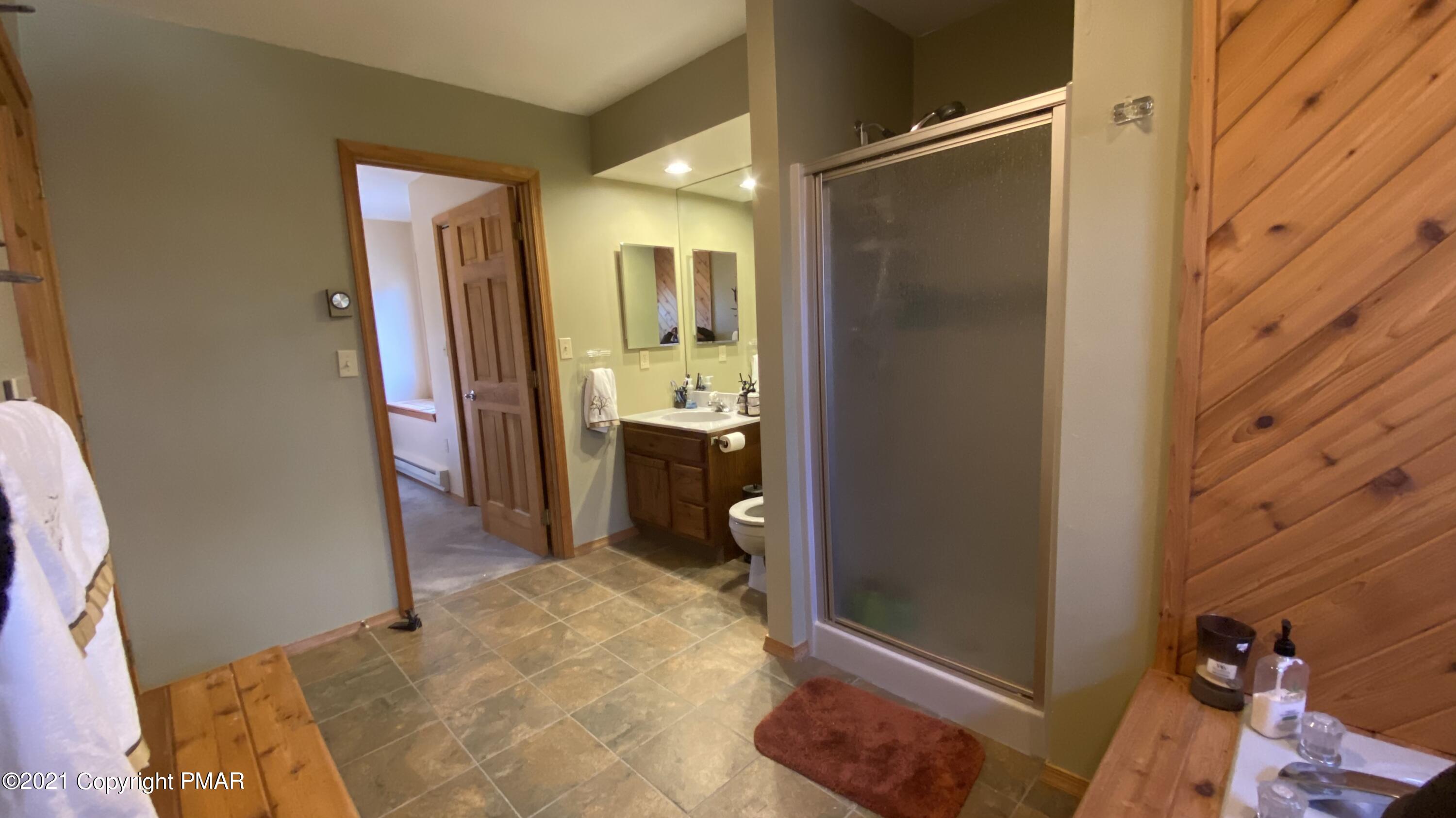 314 Canterbury Road Bushkill, PA 18324 - Photo 29 of 68 Primary Bathroom4