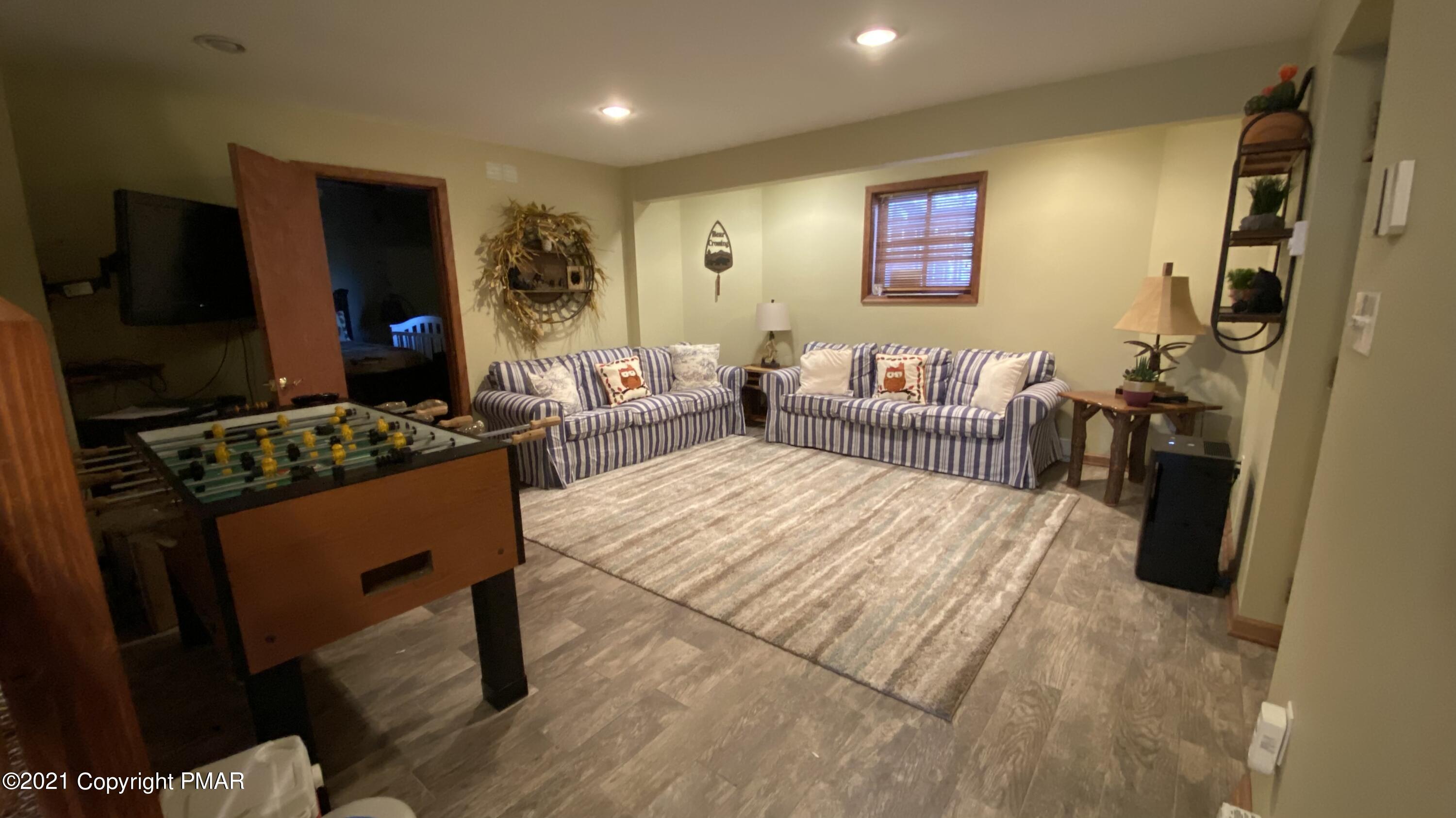314 Canterbury Road Bushkill, PA 18324 - Photo 42 of 68 Family Room
