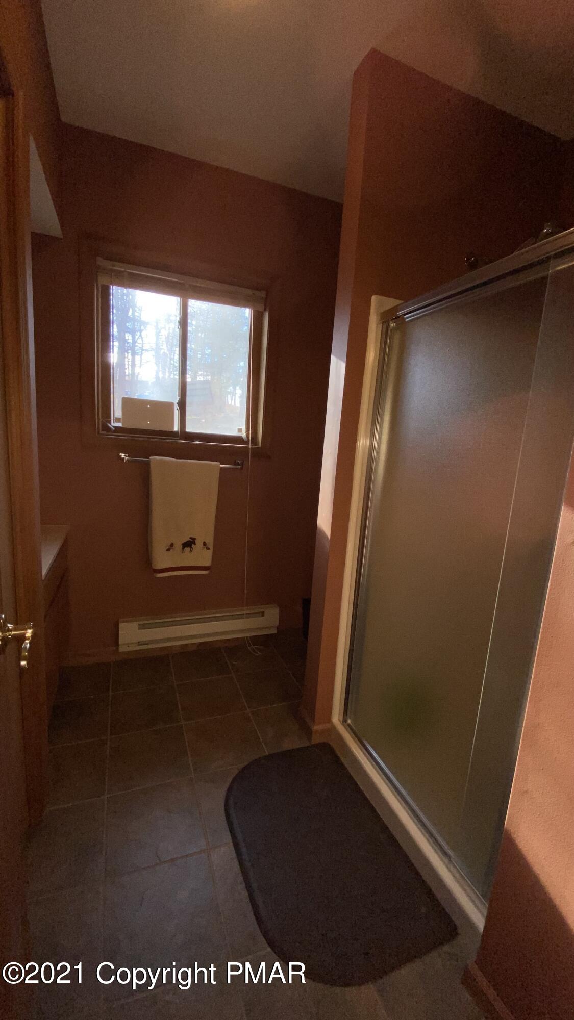 314 Canterbury Road Bushkill, PA 18324 - Photo 47 of 68 Bathroom3
