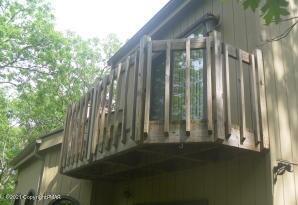 314 Canterbury Road Bushkill, PA 18324 - Photo 5 of 68 4-Loft Balcony