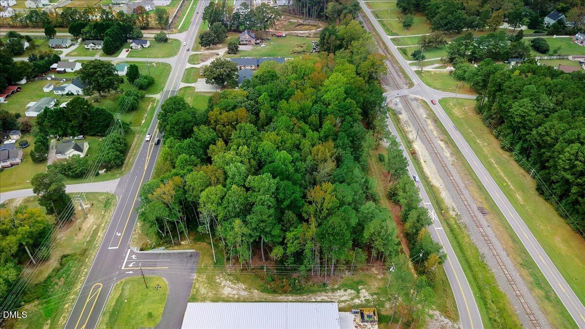 195 Main Street Smithfield, NC 27577 - Photo 2 of 14 a view of a yard with plants
