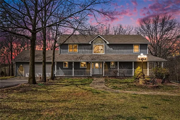 $850,000 | 17251 Hollingsworth Road, Basehor, KS 66007