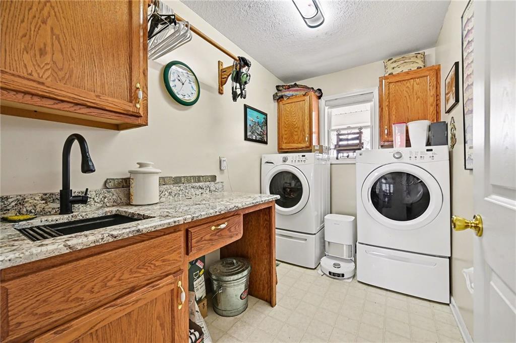 17251 Hollingsworth Road Basehor, KS 66007 - Photo 14 of 47