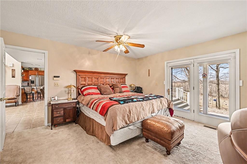 17251 Hollingsworth Road Basehor, KS 66007 - Photo 16 of 47