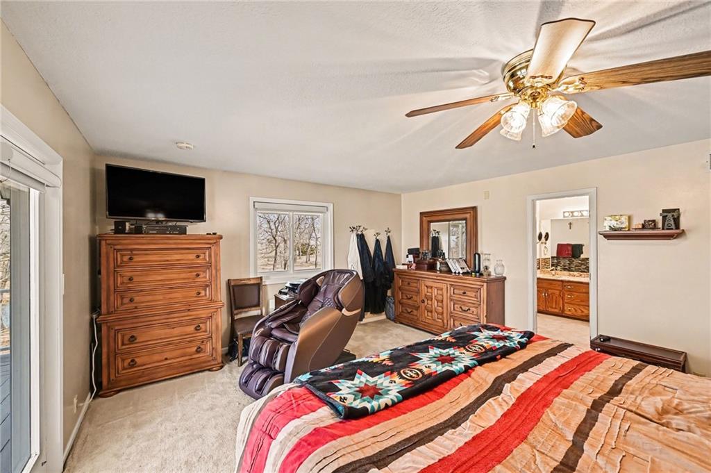 17251 Hollingsworth Road Basehor, KS 66007 - Photo 17 of 47