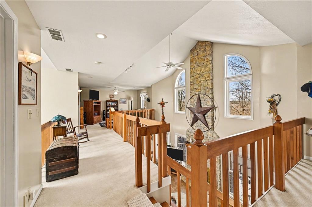 17251 Hollingsworth Road Basehor, KS 66007 - Photo 20 of 47