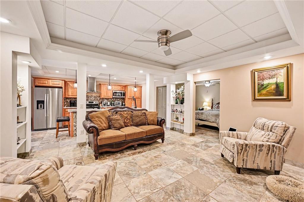 17251 Hollingsworth Road Basehor, KS 66007 - Photo 26 of 47