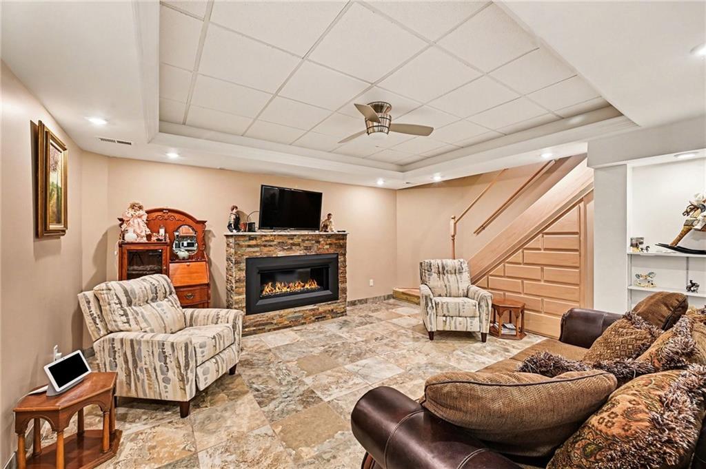 17251 Hollingsworth Road Basehor, KS 66007 - Photo 27 of 47