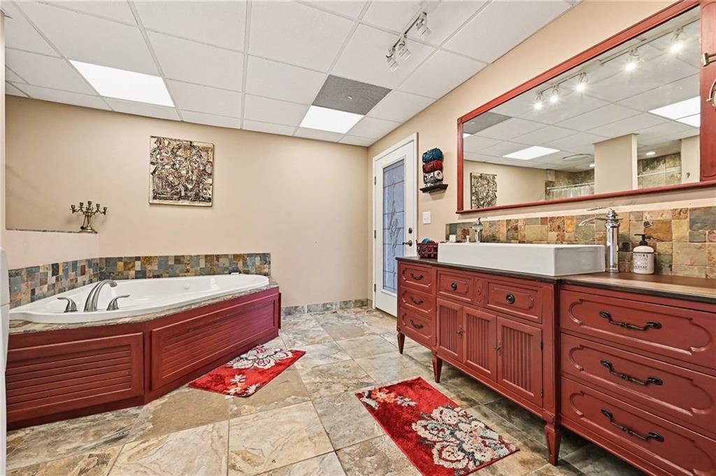 17251 Hollingsworth Road Basehor, KS 66007 - Photo 31 of 47