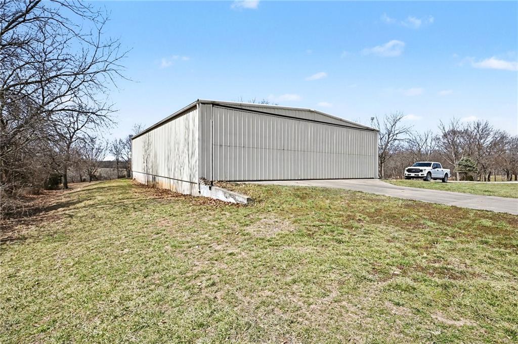 17251 Hollingsworth Road Basehor, KS 66007 - Photo 37 of 47