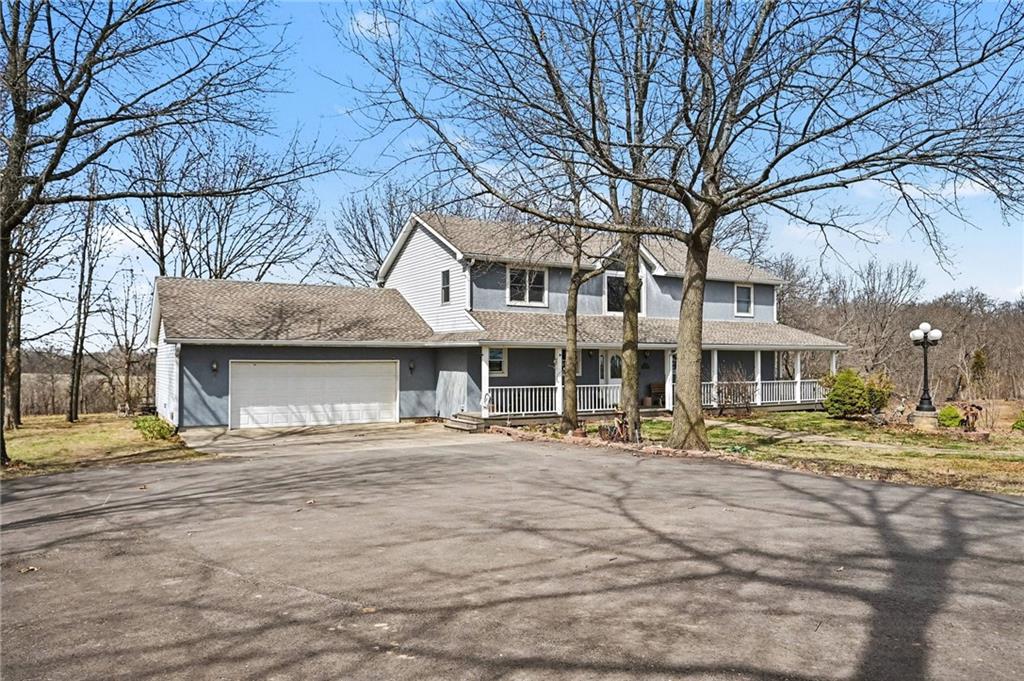 17251 Hollingsworth Road Basehor, KS 66007 - Photo 4 of 47