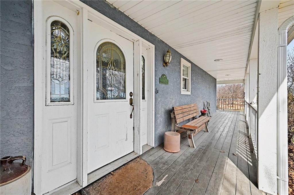 17251 Hollingsworth Road Basehor, KS 66007 - Photo 5 of 47