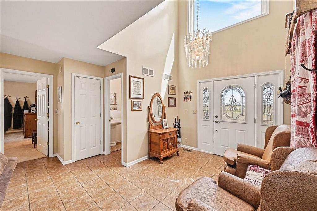 17251 Hollingsworth Road Basehor, KS 66007 - Photo 10 of 47