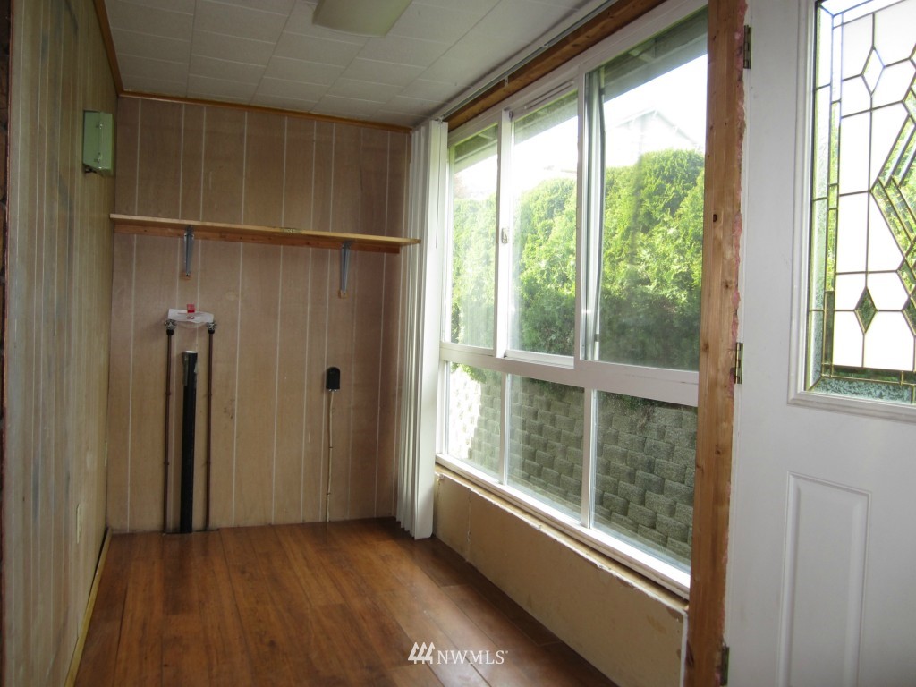 440 Southwest Sunset Boulevard Renton, WA 98057 - Photo 14 of 18
