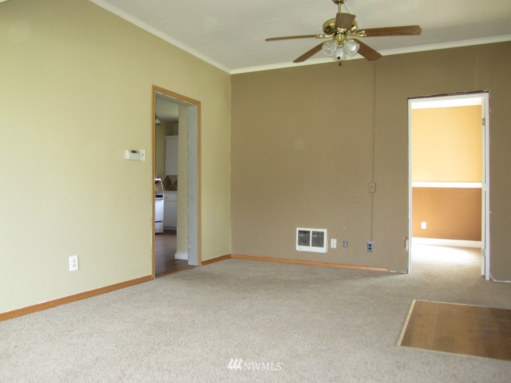 440 Southwest Sunset Boulevard Renton, WA 98057 - Photo 3 of 18