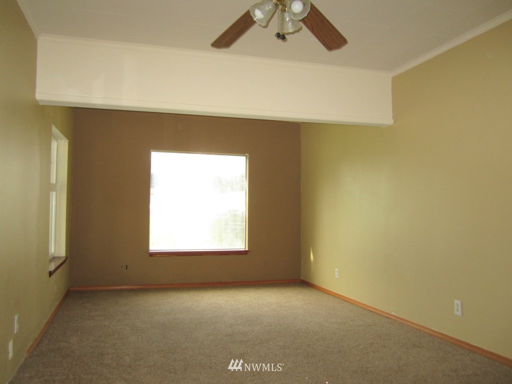 440 Southwest Sunset Boulevard Renton, WA 98057 - Photo 4 of 18