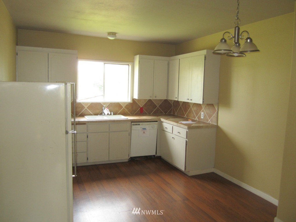 440 Southwest Sunset Boulevard Renton, WA 98057 - Photo 5 of 18