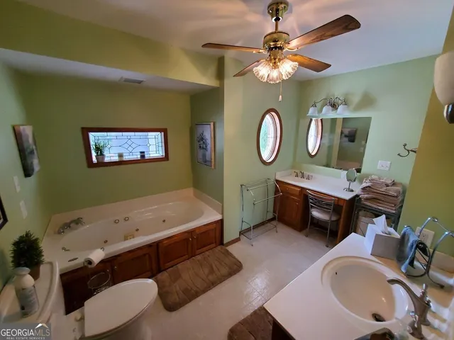 a view of outdoor area