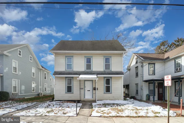 $350,000 | 118 South Railroad Street, Hummelstown, PA 17036