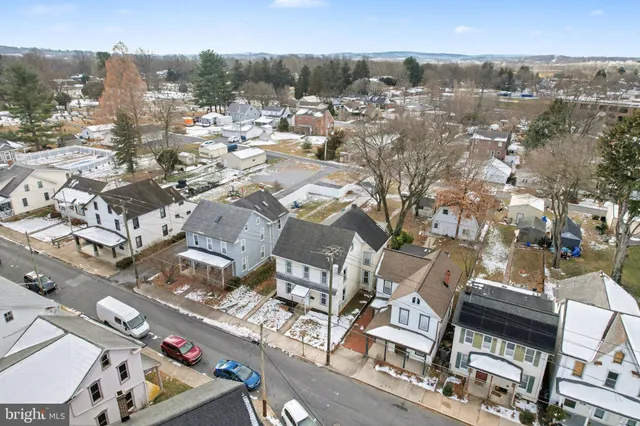 $350,000 | 118 South Railroad Street, Hummelstown, PA 17036