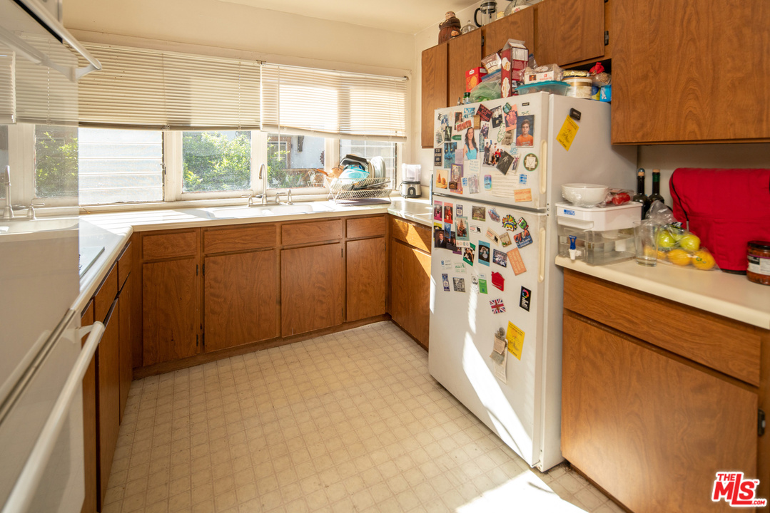 3844 Valleybrink Road Los Angeles, CA 90039 - Photo 8 of 15 Gallery Image 8