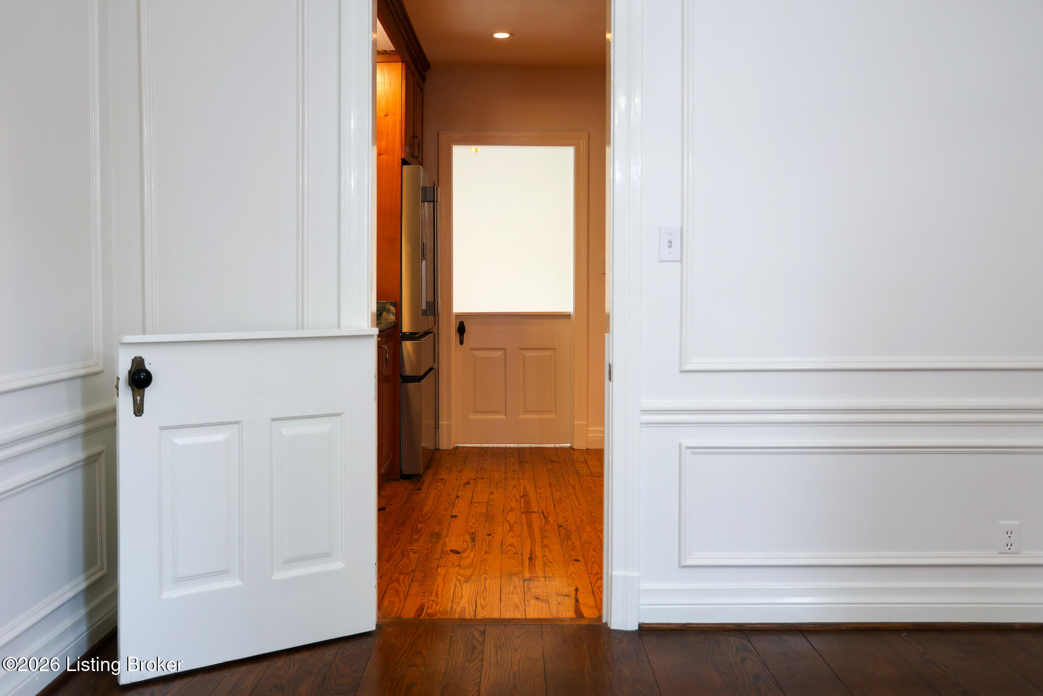 602 Sunset Road Louisville, KY 40206 - Photo 17 of 52 Dutch Door from Dining Rm to Kitchen