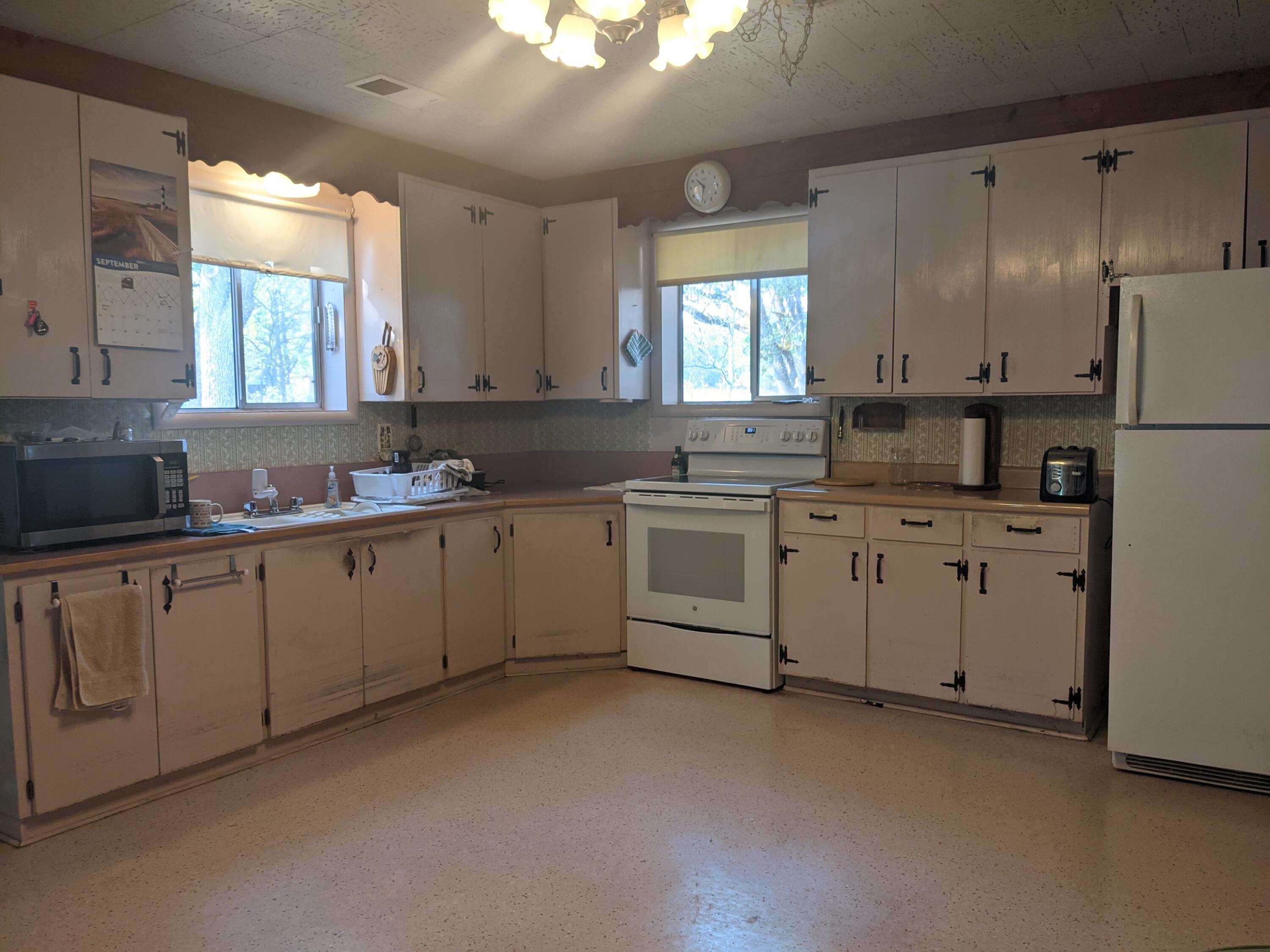1799 Stevens Road Eagle Point, OR 97524 - Photo 2 of 13 PXL_20210917_173052768
