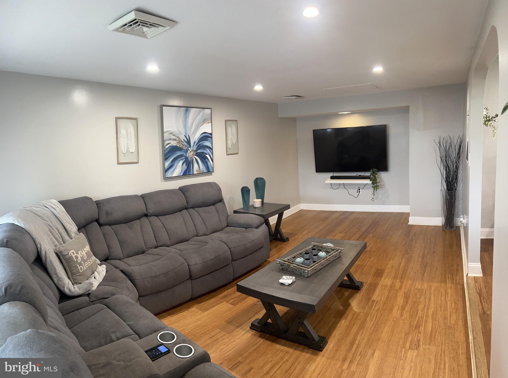809 Auburn Road Fairless Hills, PA 19030 - Photo 3 of 24 Living room