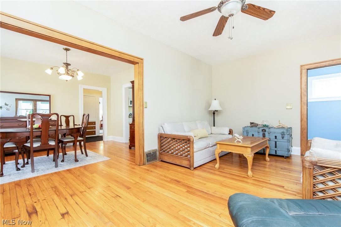 1411 Gordon Road Lyndhurst, OH 44124 - Photo 7 of 35