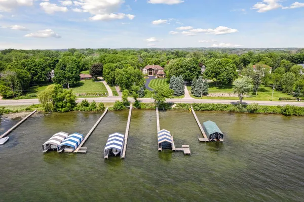 $4,895,000 | 1910 Shoreline Drive, Wayzata, MN 55391