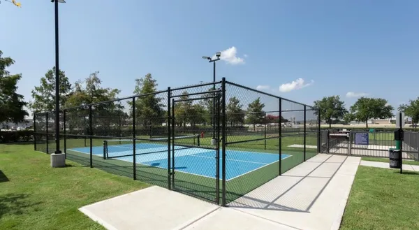 $2,339 | 19101 Town Ridge Lane, Unit 5105, Webster, TX 77598