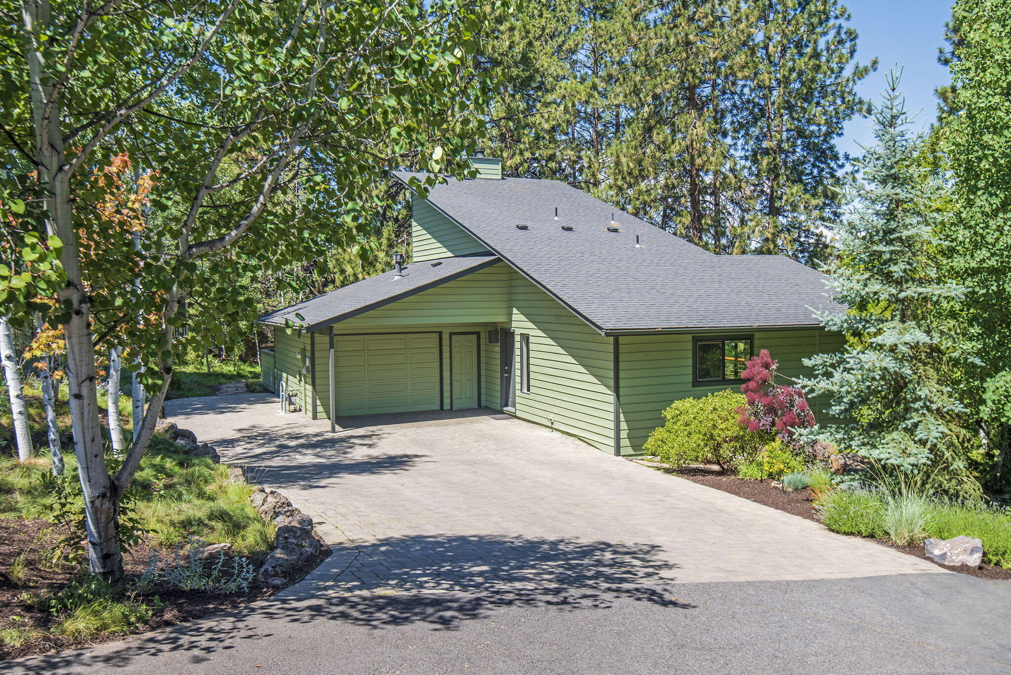 61531 West Ridge Ave Bend Bend, OR 97702 - Photo 1 of 32 1