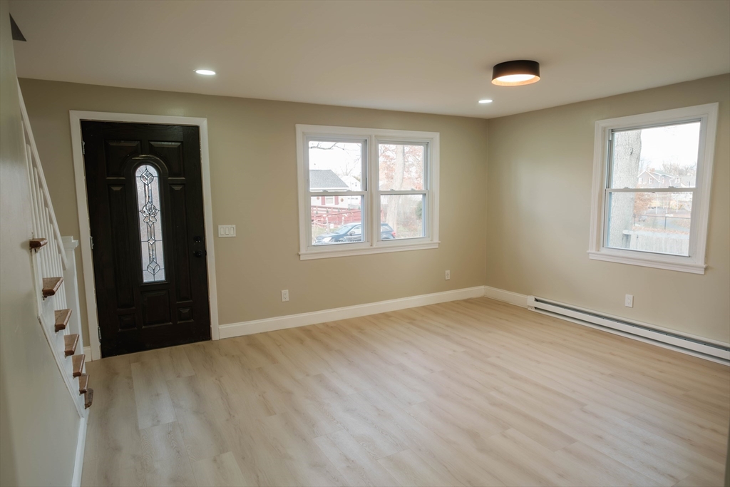 49 Worthy Street Springfield, MA 01104 - Photo 11 of 32