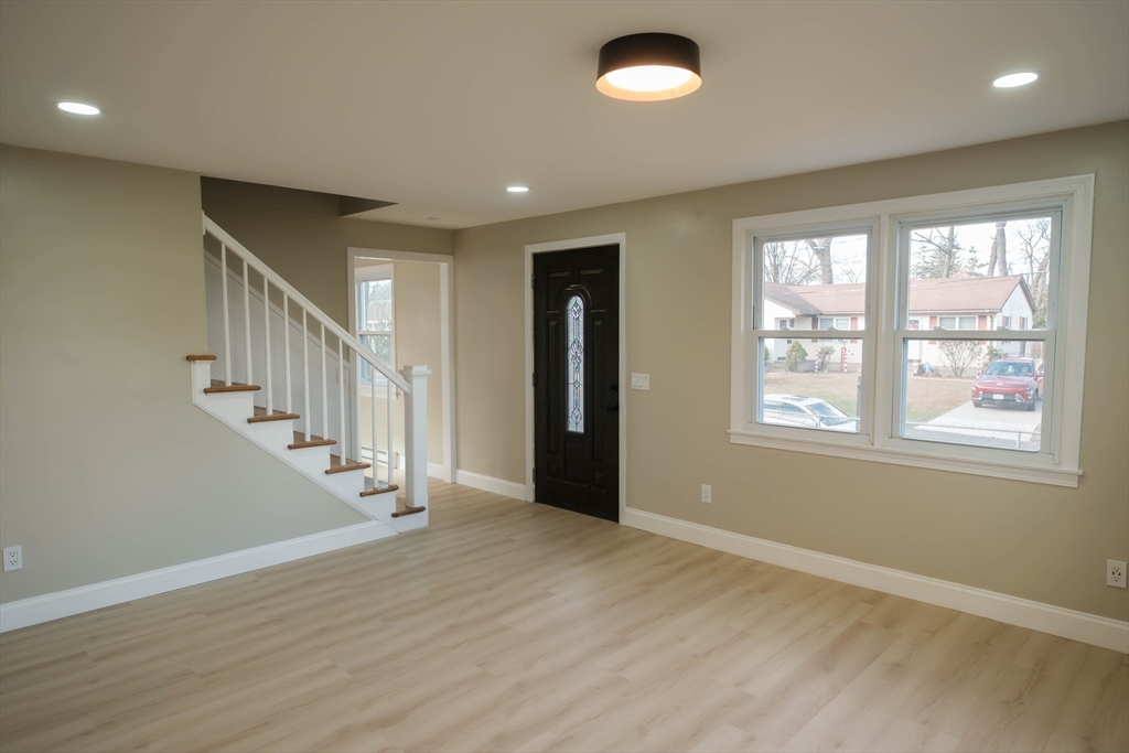 49 Worthy Street Springfield, MA 01104 - Photo 12 of 32