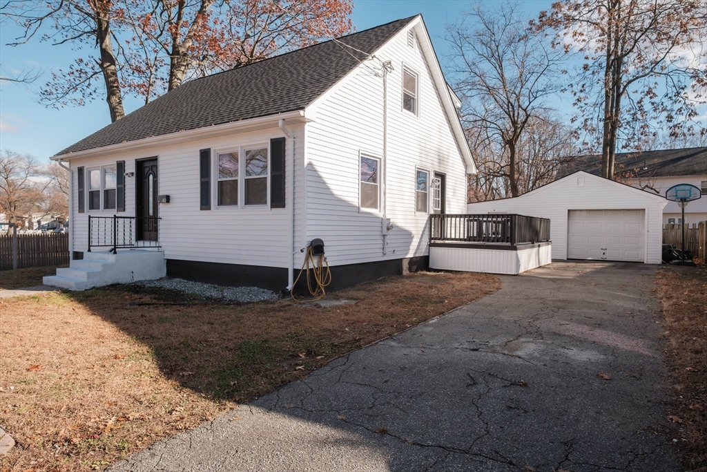 49 Worthy Street Springfield, MA 01104 - Photo 2 of 32