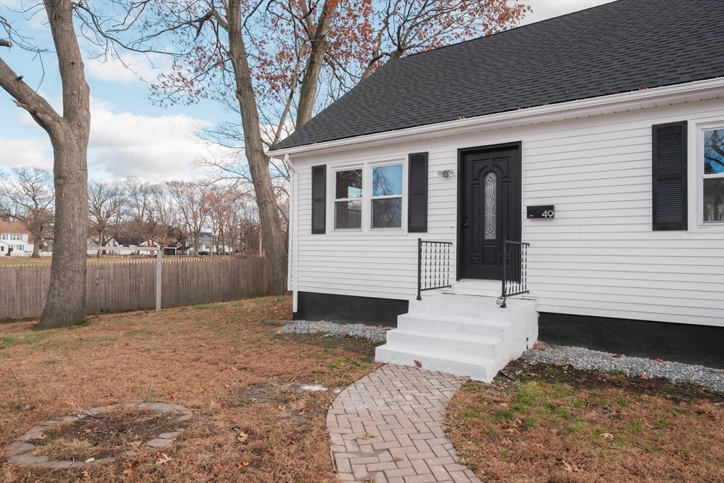 49 Worthy Street Springfield, MA 01104 - Photo 3 of 32