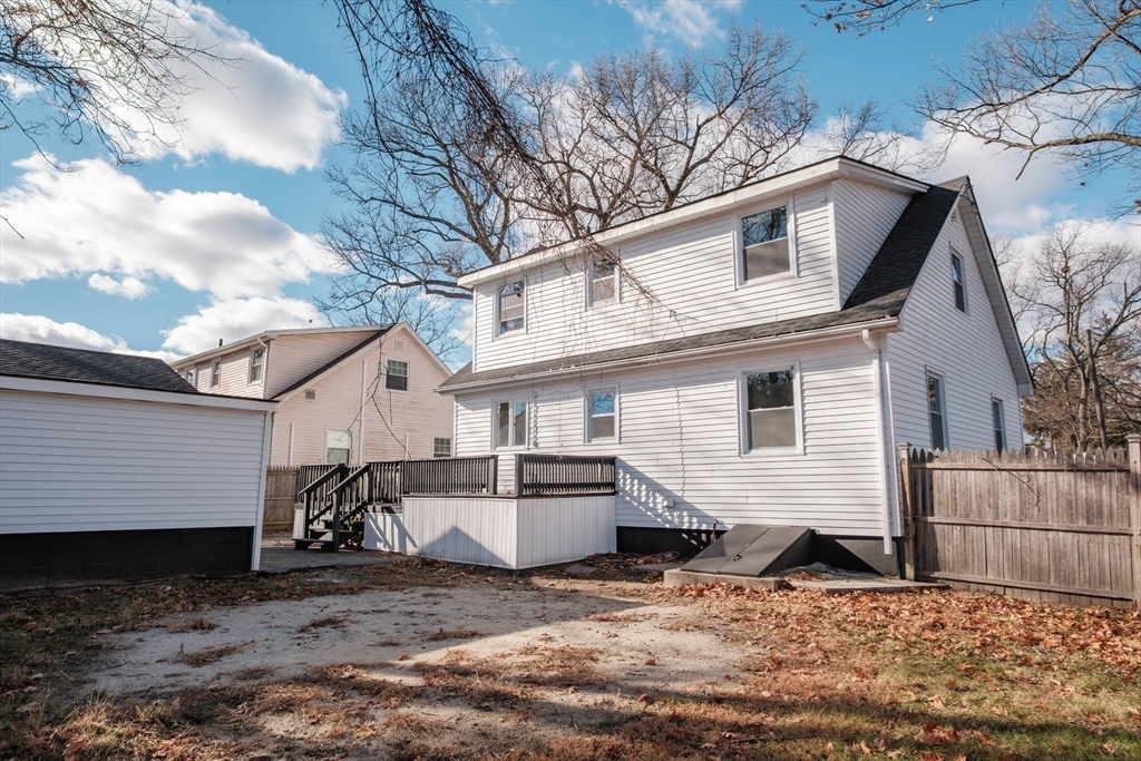 49 Worthy Street Springfield, MA 01104 - Photo 5 of 32