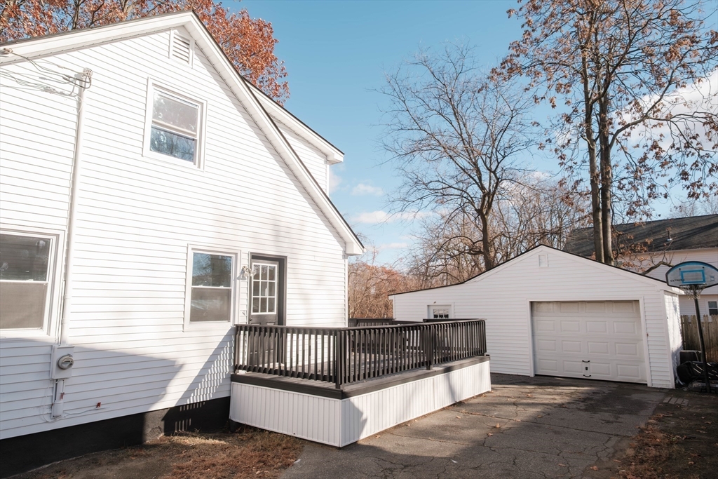 49 Worthy Street Springfield, MA 01104 - Photo 8 of 32