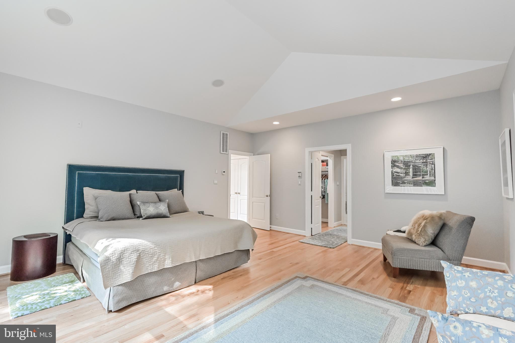 11311 Bright Pond Lane Reston, VA 20194 - Photo 22 of 50 Primary Bedroom w/ Hardwood Floors