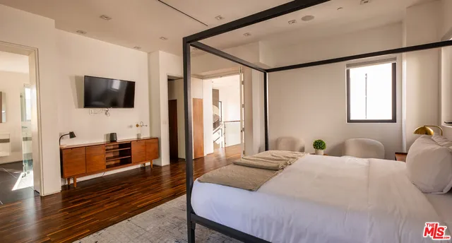 $3,295,000 | 926 North Crescent Heights Boulevard, Los Angeles, CA 90046