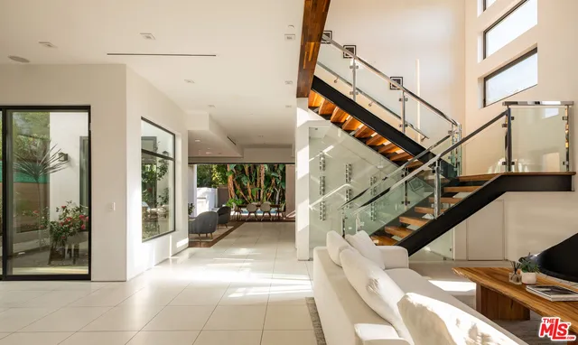 $3,295,000 | 926 North Crescent Heights Boulevard, Los Angeles, CA 90046