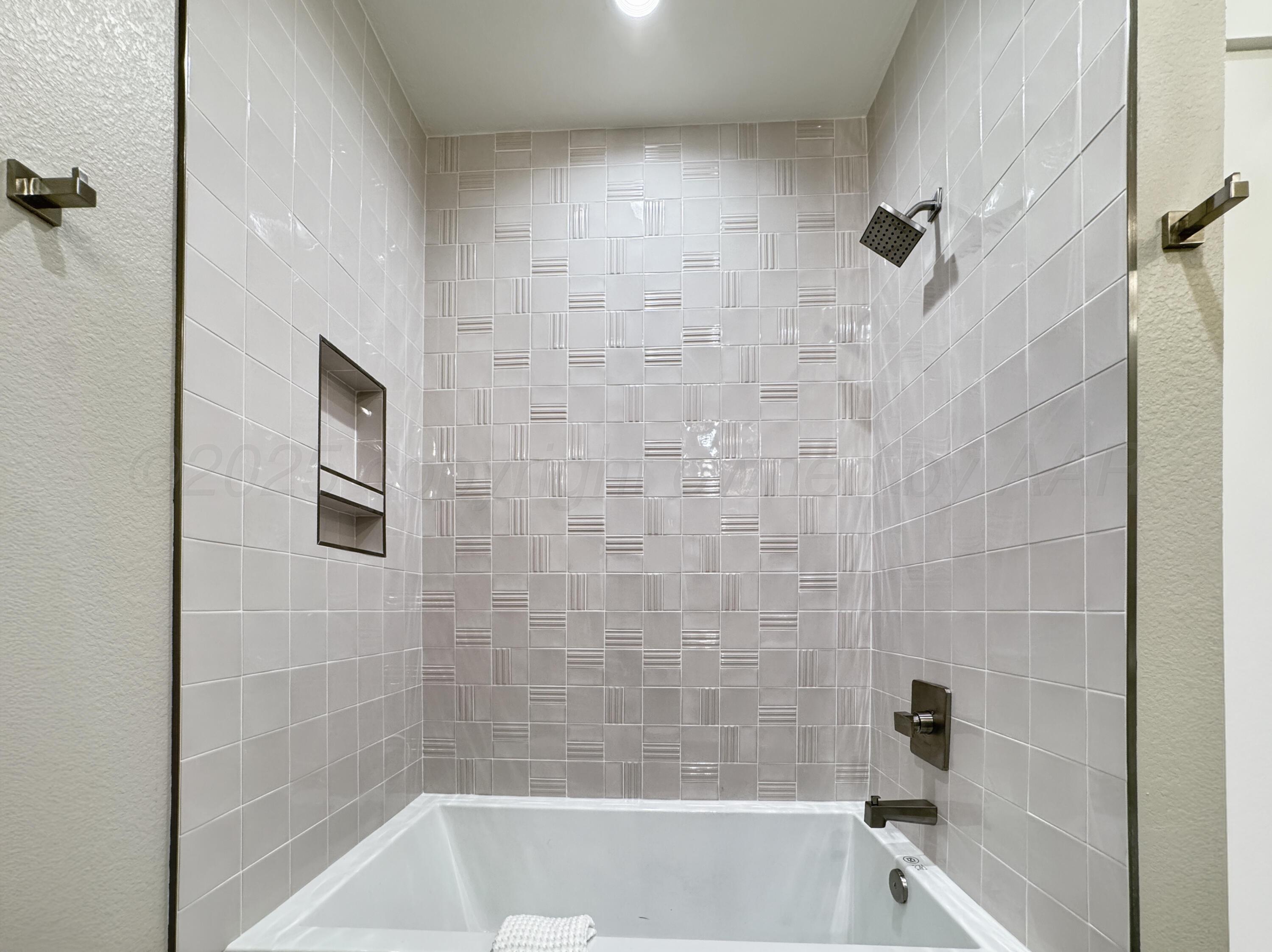 4151 Juniper Springs Road Amarillo, TX 79119 - Photo 21 of 23 Guest Bath
