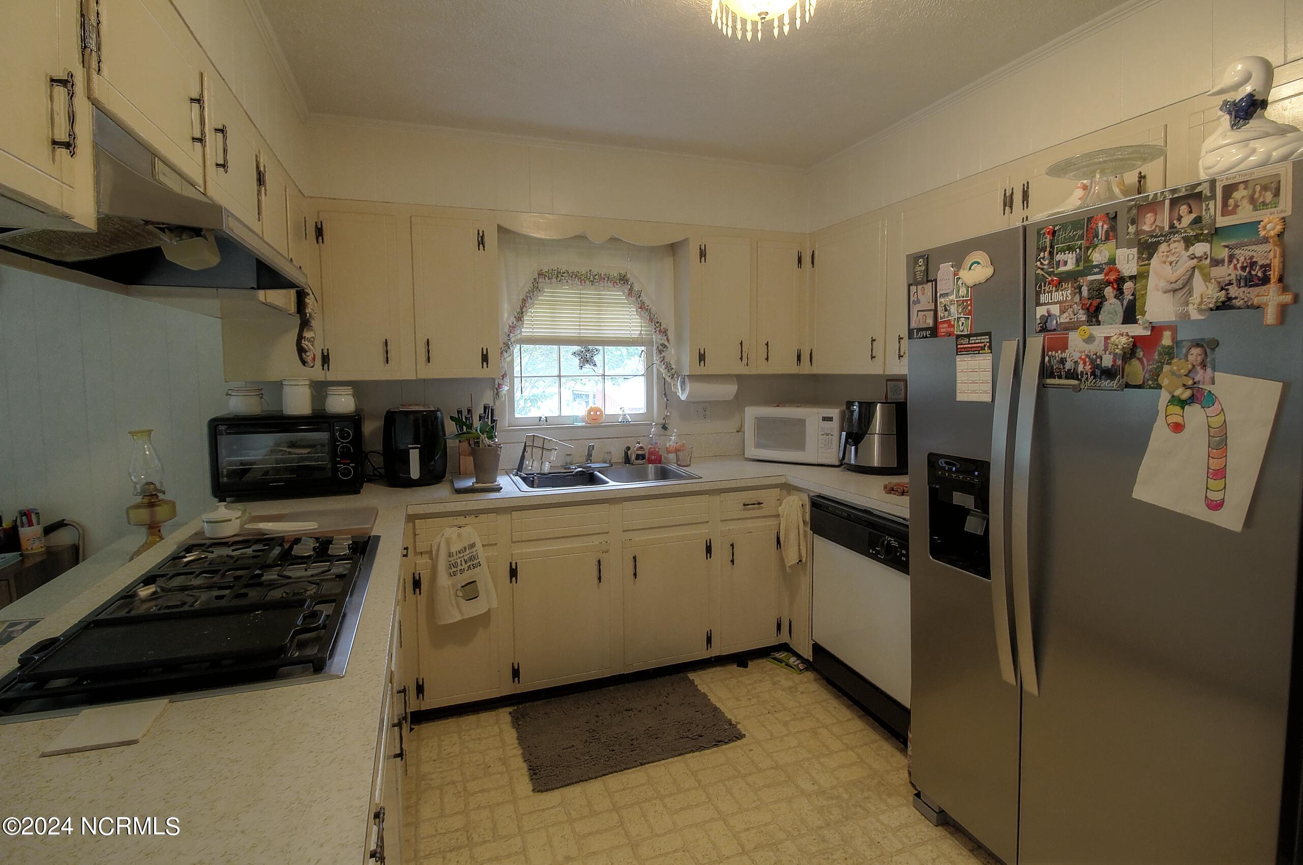 1089 High Point Avenue Southwest Calabash, NC 28467 - Photo 3 of 14 Kitchen