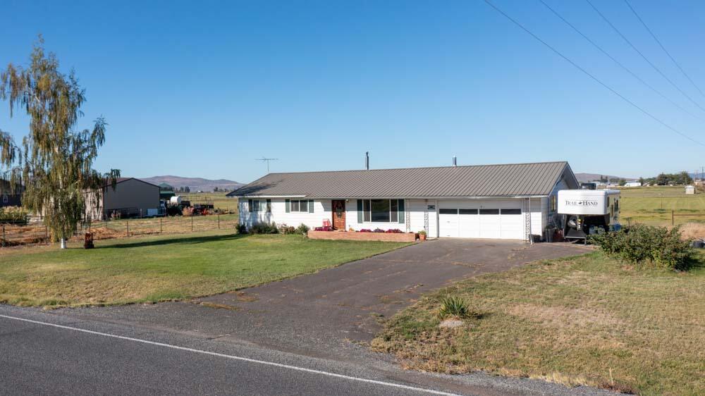 7812 Reeder Road Klamath Falls, OR 97603 - Photo 3 of 52 03