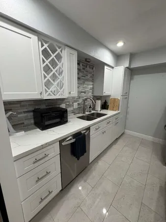 $2,000 | 355 North Post Oak Lane, Unit 641, Houston, TX 77024