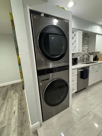 $2,000 | 355 North Post Oak Lane, Unit 641, Houston, TX 77024