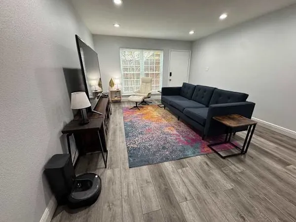 $2,000 | 355 North Post Oak Lane, Unit 641, Houston, TX 77024