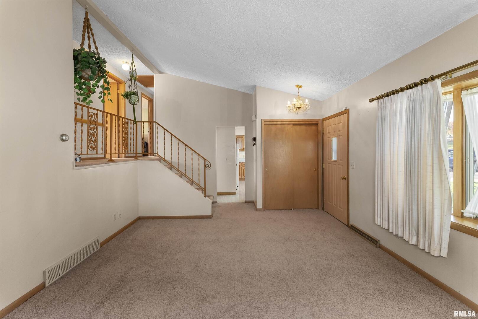4435 Telegraph Road Davenport, IA 52804 - Photo 11 of 32