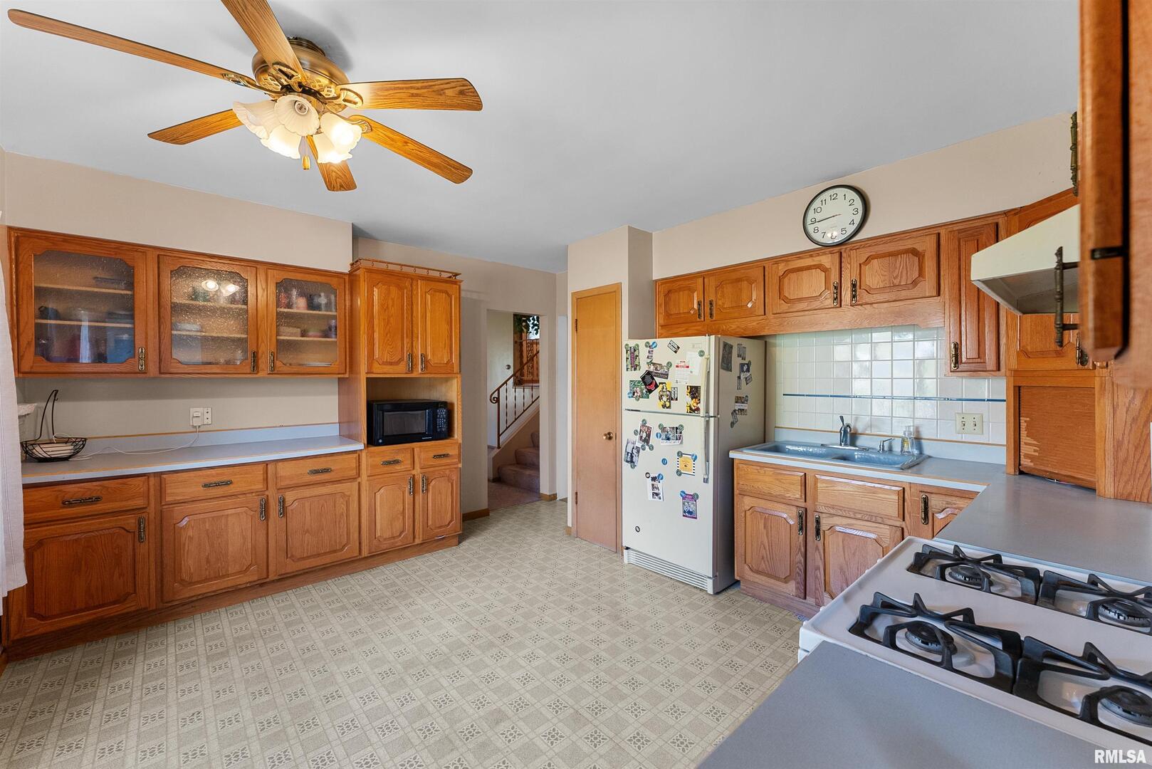 4435 Telegraph Road Davenport, IA 52804 - Photo 6 of 32